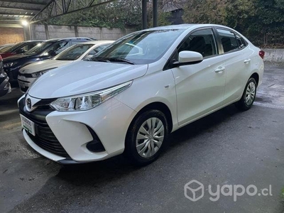 Toyota new yaris gli 1.5 automático año 2022