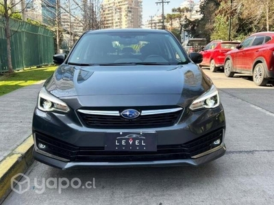 Subaru impreza único dueño 2021