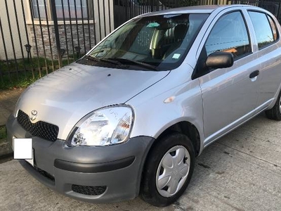 VENDO AUTO TOYOTA YARIS SPORT AÑO 2005