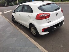 Vendo vehículo Kia Rio 5