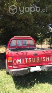 Camioneta Mitsubishi L200 año 2001