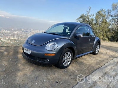 Volkswagen New Beetle 2011. Impecable