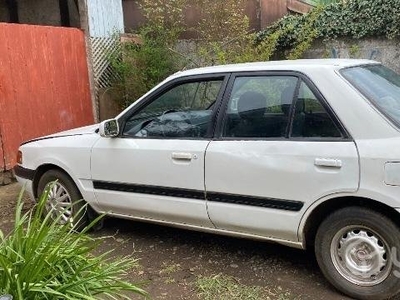 Automóvil mazda glx 323 1992
