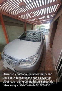 Elegante y cómodo Hyundai Elantra
