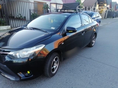 Toyota Yaris año 2016 + patente para taxicolectivo