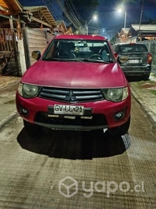 Mitsubishi l200 2014