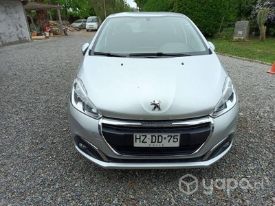 PEUGEOT 208 2016 impecable