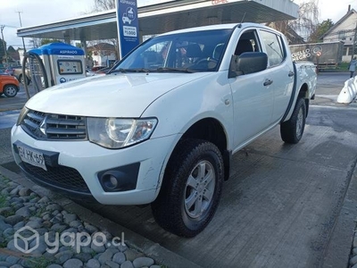 Mitsubishi l200 2015