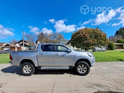 Toyota Hilux 4x4 año 2016 impecable