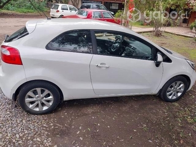 Kia rio 3 2013 poco km