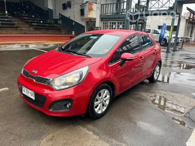 Automovil kia motors modelo rio 5 ex 1,4 año 2015