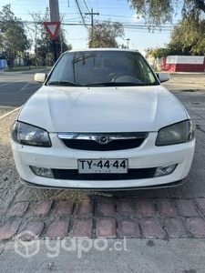 Mazda 323 año 2000