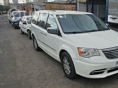Chrysler town and country 2013