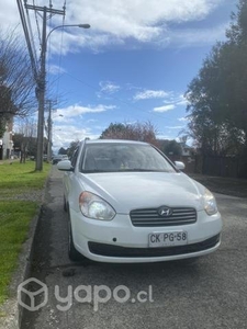 Hyundai accent 2010