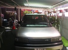 Se vende auto Mazda año '90
