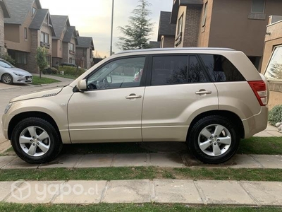 Suzuki Grand Nomade GLX 4x4 2.4 Mecánico 2012