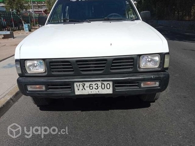 Nissan d21 2003 - pie 4.000.000