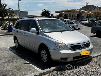 Kia grand carnival 2011