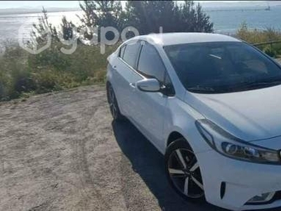 Excelente vehículo, kia cerato, muy buen estado