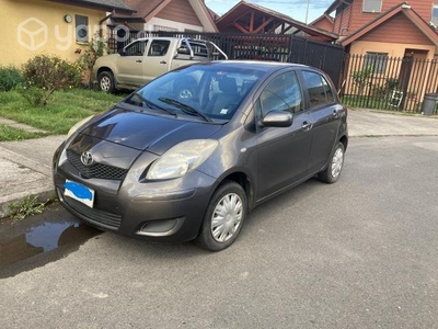 Toyota yaris 2010