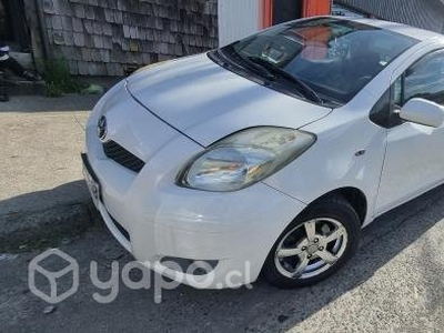 Auto toyota yaris sport 1.3