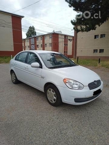 Hyundai accent 2010