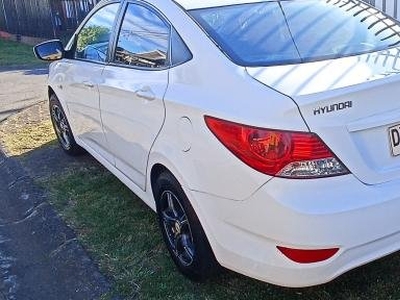Hyundai accent 2012
