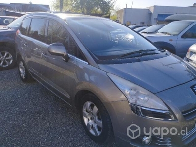 Peugeot 5008 at diesel full año 2013 tres corridas