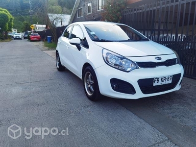 Kia rio 5 1.4 2012