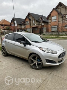 Ford fiesta 1.6 SE 2015