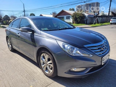 HYUNDAI SONATA 2.0cc AT, PERMUTO (doy diferencia)