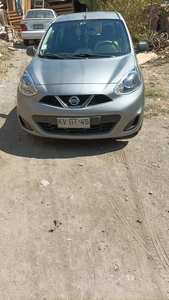 Vendo automóvil nissan marcht