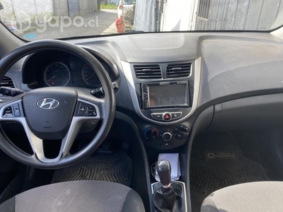 Hyundai accent 2014 full equipo