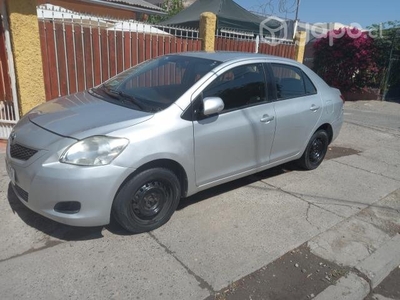 Toyota yaris 2014 PRECIO CONVERSABLE