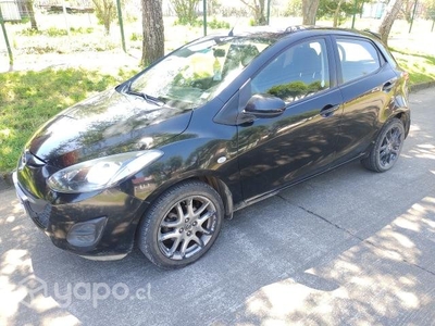 Mazda 2 permuto por moto o auto