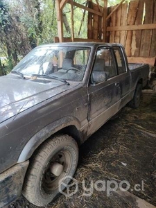 Camioneta Mazda b2200 cabina y media