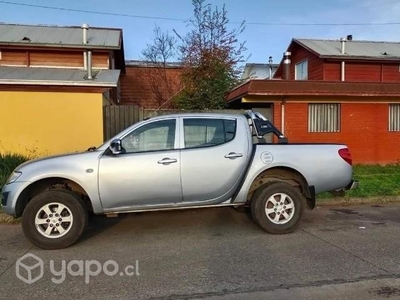 Camioneta mitsubishi