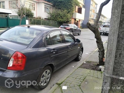 Hyundai accent 2010