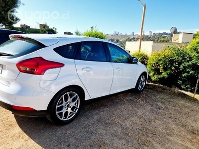 Ford focus automático-50mil km 2015