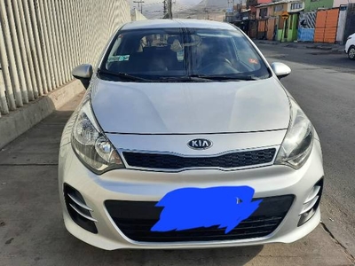 Se vende auto full kia rio 5