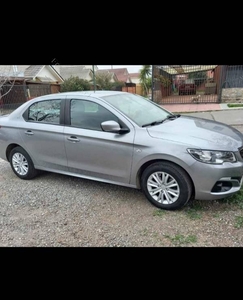 VENDO PEUGEOT 301 SEDÁN EXCELENTE ESTADO