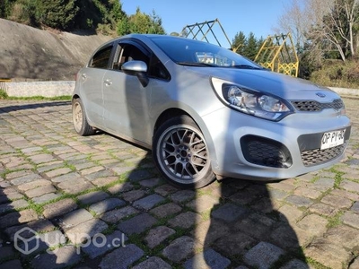 Kia motors rio 2012