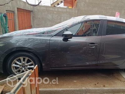 Mazda 3 2018 único dueño CONVERSABLE