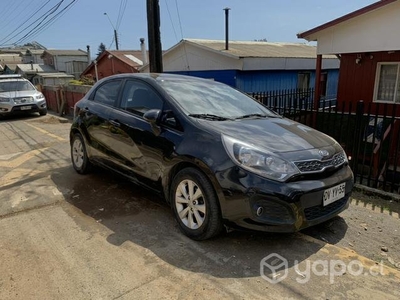 Kia rio 5 negro