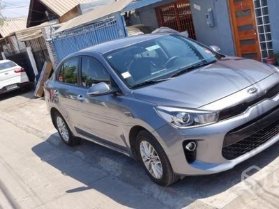 Kia Río 4 casi nuevo