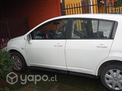 Nissan tiida hatchback se sport kit