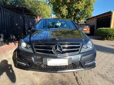 Vendo C250 Semi nuevo Mercedes Benz