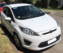 FLAMANTE FORD NEW FIESTA 2012