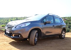 Peugeot 2008 1.2 Active muy económico, Full.