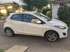 POR APURO VENDO MAZDA 2 2014 FULL EQUIPO